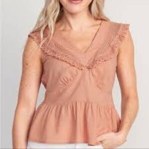 NWT Flutter-Sleeve Crochet
Lace Tie-Back Top for Women - Size Large